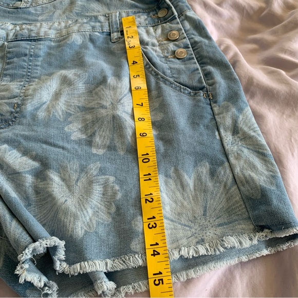 No Boundaries Light Blue Denim with Floral Pattern Overall Shorts XXL Summer - Picture 5 of 6